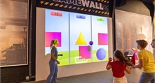 Mur interactif de jeux à Center Parcs Het Heijderbos