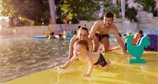 Babyschwimmen in Center Parcs Villages Nature Paris